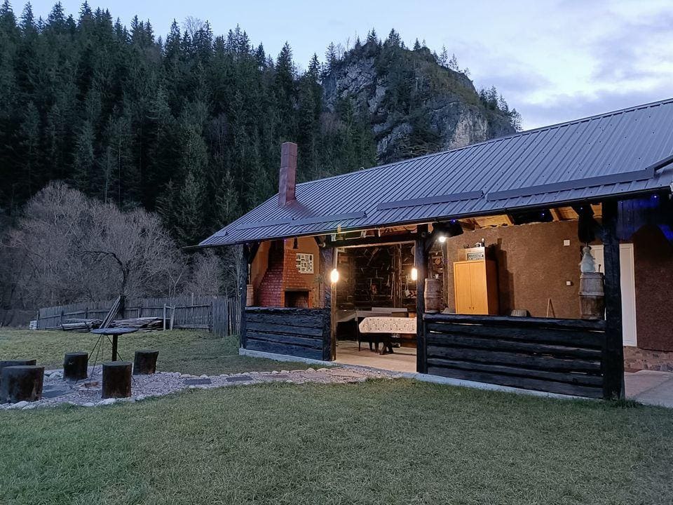 foto pensiunea la casa buhei